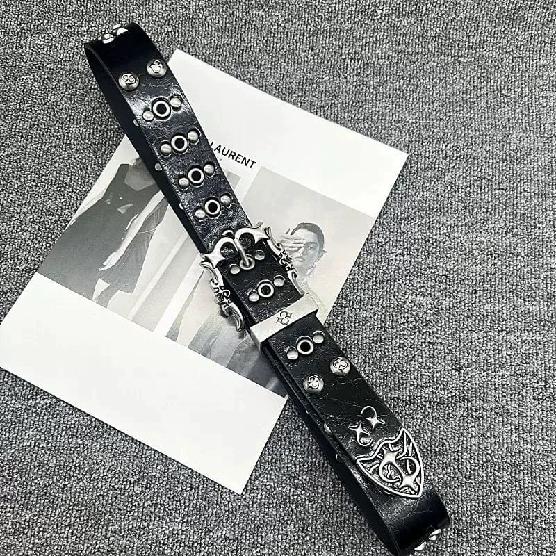 Vintage-style American-made belt with sculpted, aged metal buckle 2025