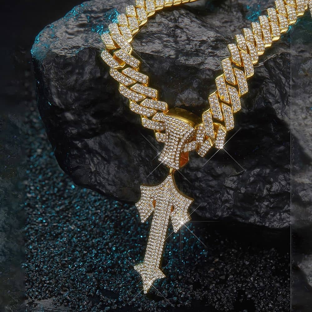 Hip-hop diamond letter pendant necklace, Cuban chain with diamond-shaped letter pendant, European and American style.