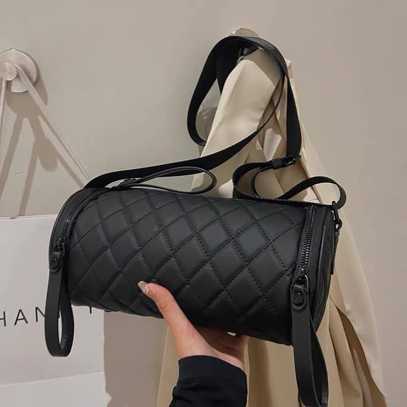 New diamond-shaped handbag for women, cylindrical shoulder bag, fashionable versatile one-shoulder bucket bag made of Oxford fabric.