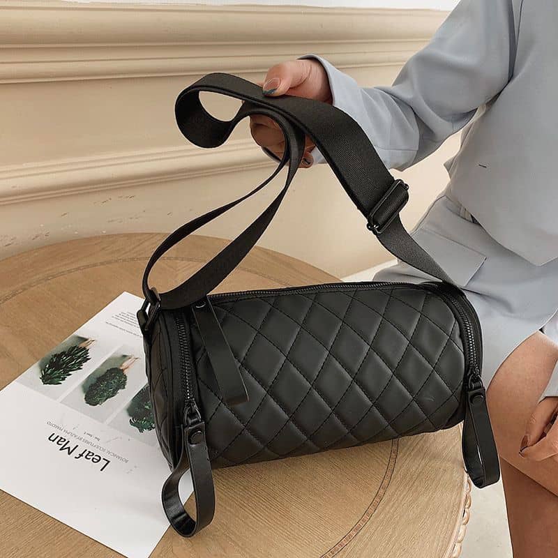 New diamond-shaped handbag for women, cylindrical shoulder bag, fashionable versatile one-shoulder bucket bag made of Oxford fabric.