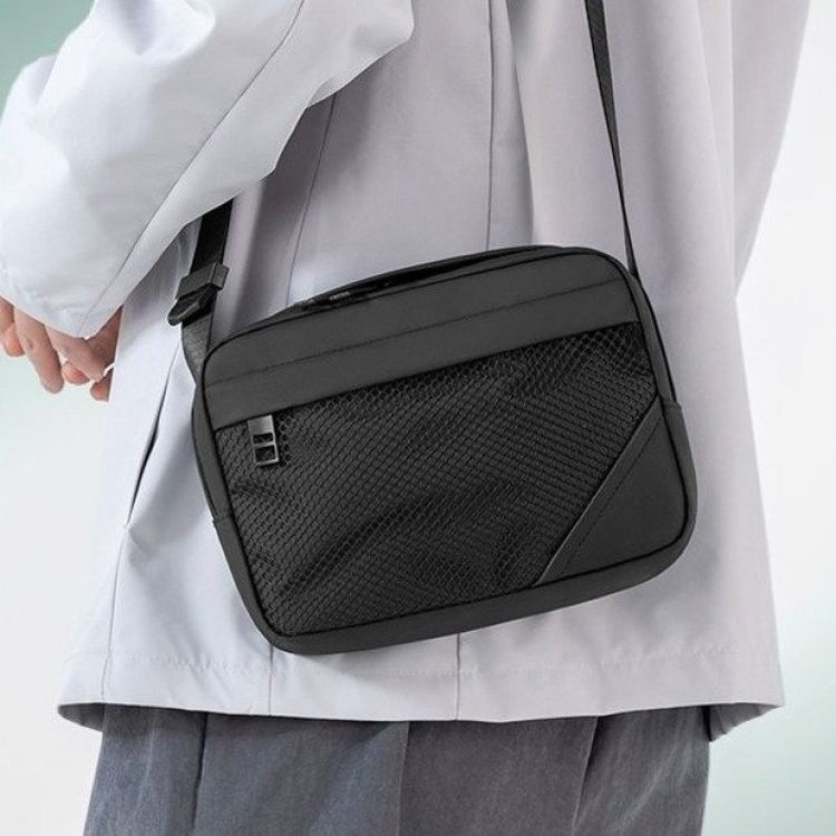 Elegant men's shoulder bag