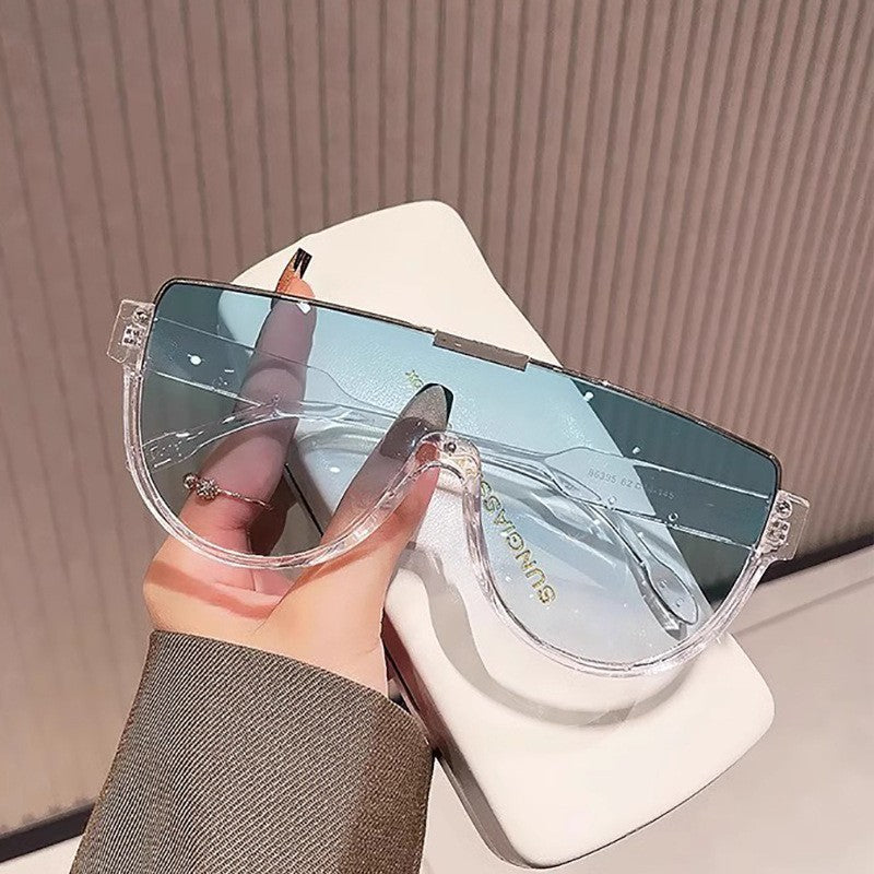 Refined Glasses Tendance 2025