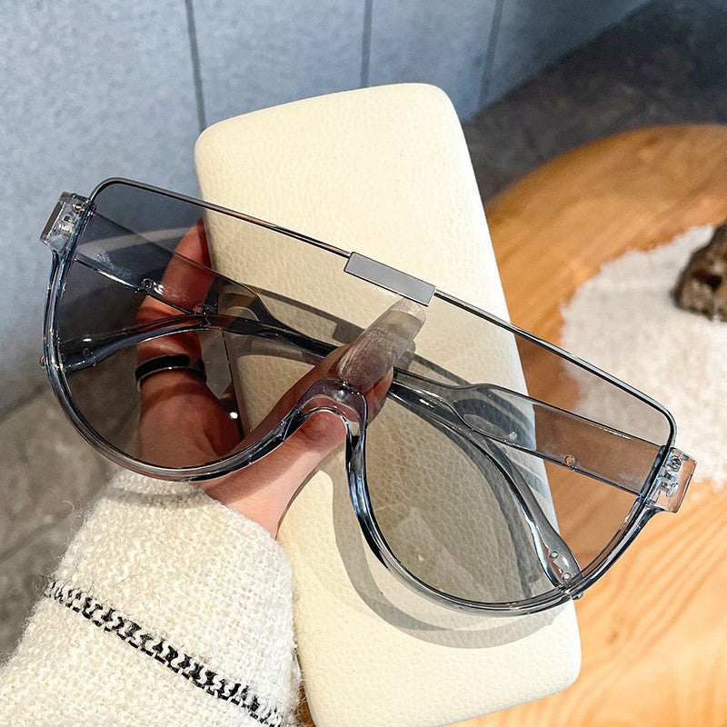 Refined Glasses Tendance 2025