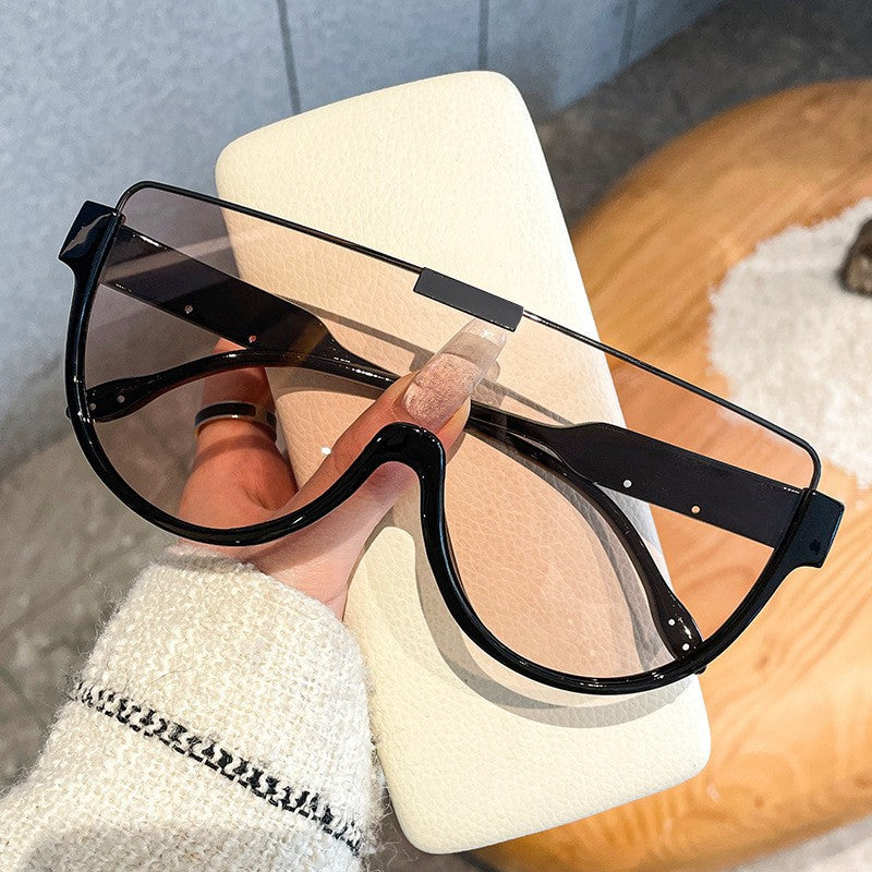 Refined Glasses Tendance 2025